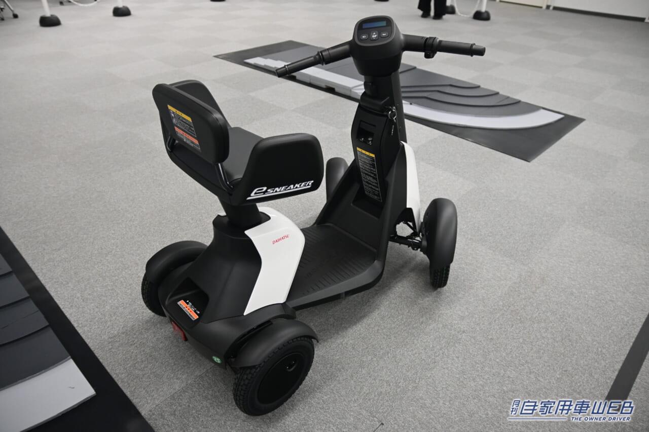 |ダイハツが仕掛ける新戦略。「e-SNEAKER」でシニアカー市場に殴り込み【未来の歩行モビリティの実力は如何に?】
