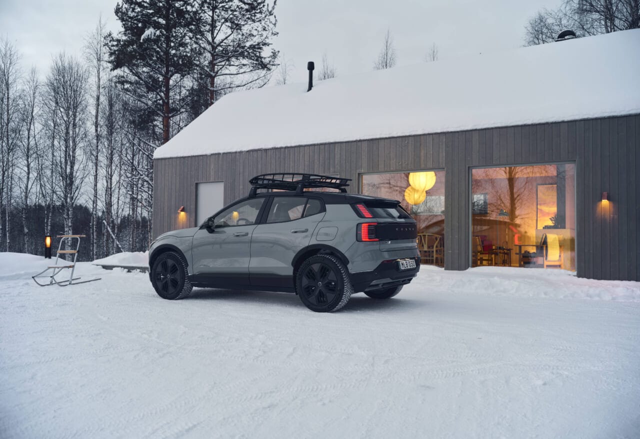 ｜ボルボの電動SUV「EX30」にクロスカントリーモデルを追加
