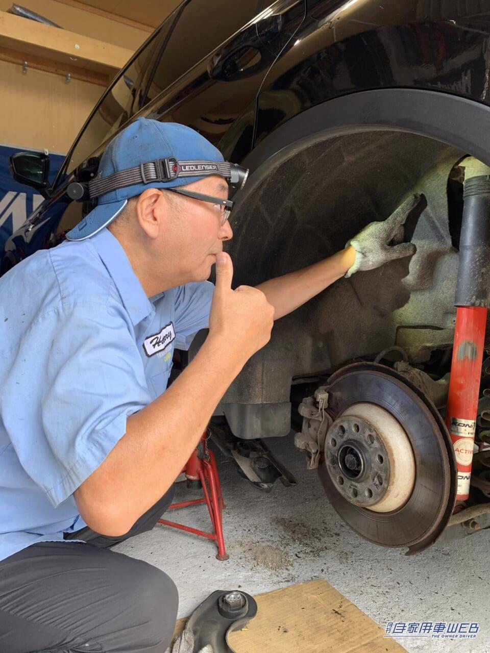 |老眼メカニックの作業時間を短縮する「魔法」のメガネ!秘密はレンズの上下逆転にあり