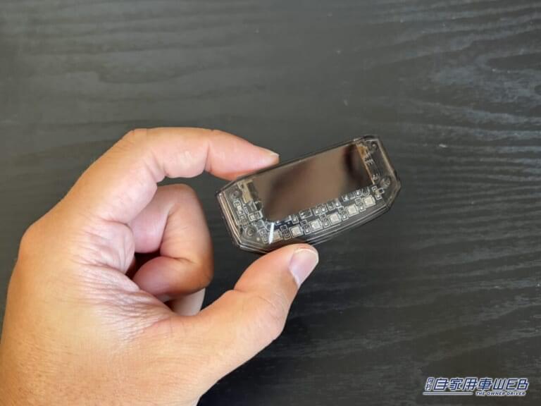 ソーラー盗難防止警告灯。|「思わず目に入る」神グッズはコンパクトなのに効果は十分。ソーラー充電&センサー搭載な高機能モデル。