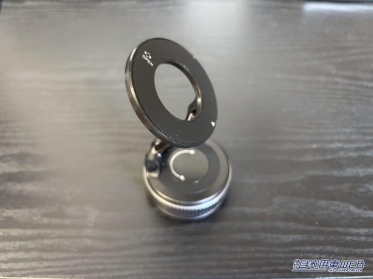 GONSIFACHA スマホホルダー|「なんだこれ」「カチカチがクセになる」鬼バズったカーグッズを実際に購入「ガジェット好きにブッ刺さる」「そうやって使うのか」