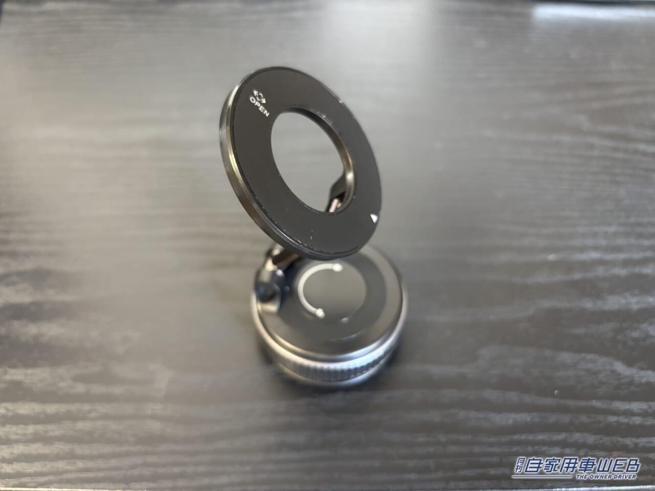 |「なんだこれ」「カチカチがクセになる」鬼バズったカーグッズを実際に購入「ガジェット好きにブッ刺さる」「そうやって使うのか」