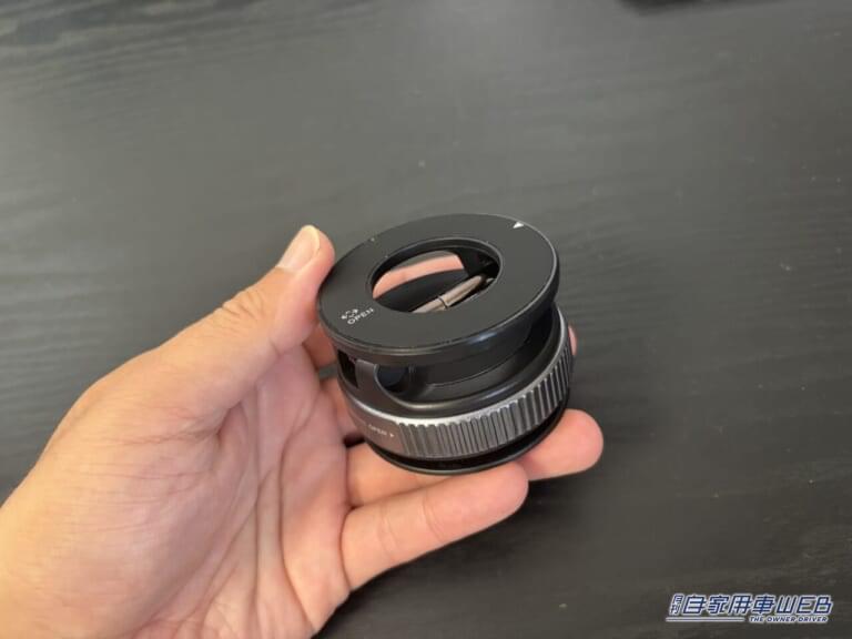 GONSIFACHA スマホホルダー|「なんだこれ」「カチカチがクセになる」鬼バズったカーグッズを実際に購入「ガジェット好きにブッ刺さる」「そうやって使うのか」