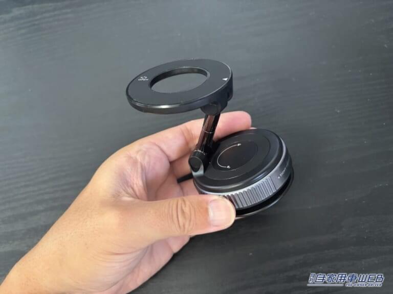 GONSIFACHA スマホホルダー|「なんだこれ」「カチカチがクセになる」鬼バズったカーグッズを実際に購入「ガジェット好きにブッ刺さる」「そうやって使うのか」