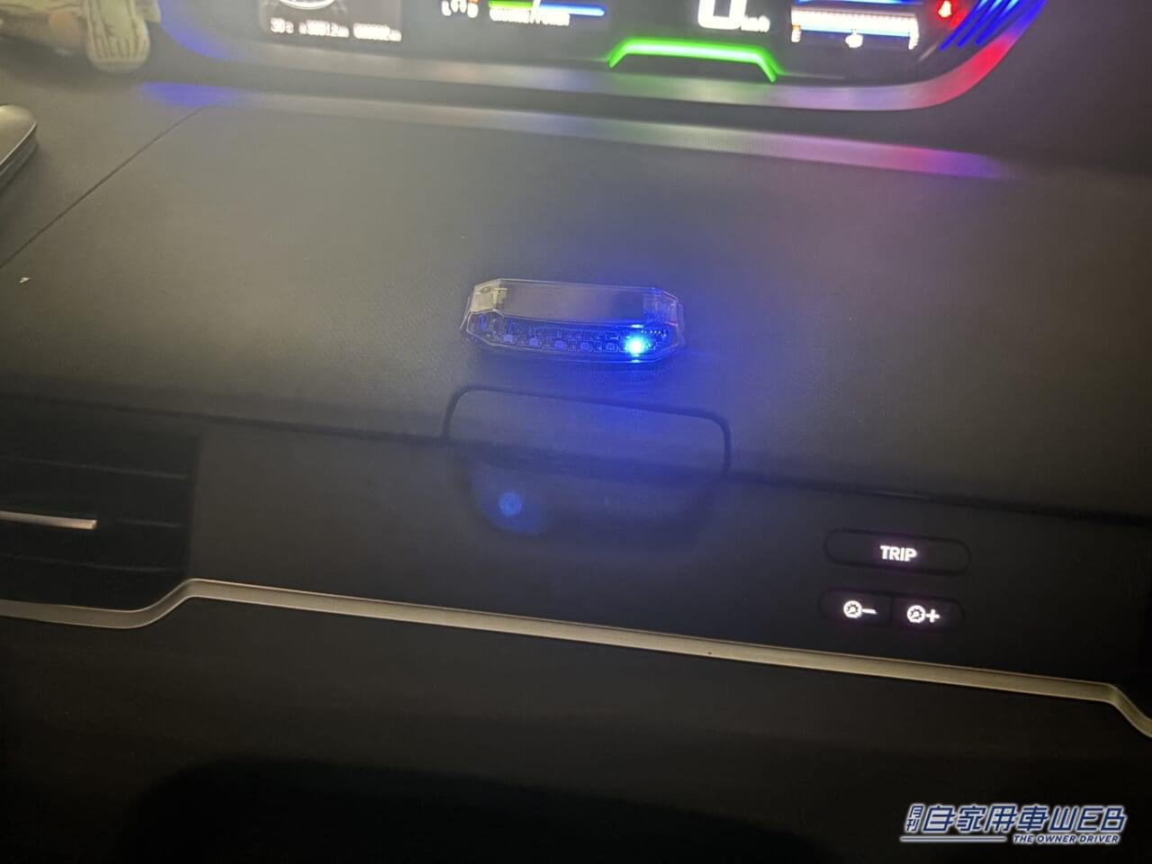 ソーラー盗難防止警告灯。|「思わず目に入る」神グッズはコンパクトなのに効果は十分。ソーラー充電&センサー搭載な高機能モデル。