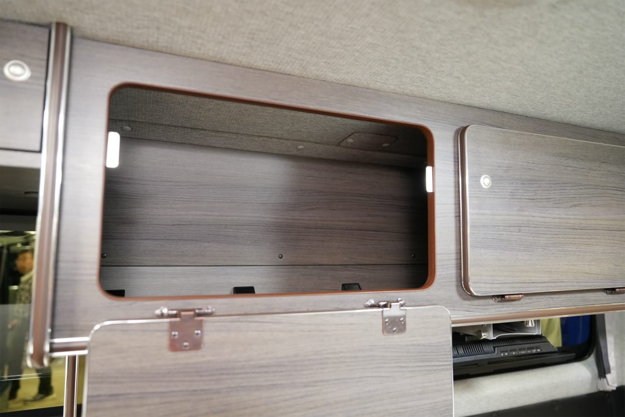 ｜旅キャンパーはやっぱり「ハイエース」。テレビ・冷蔵庫・電子レンジに広々キャビン「全部入り」仕様は、ふたり旅でも快適すぎる件