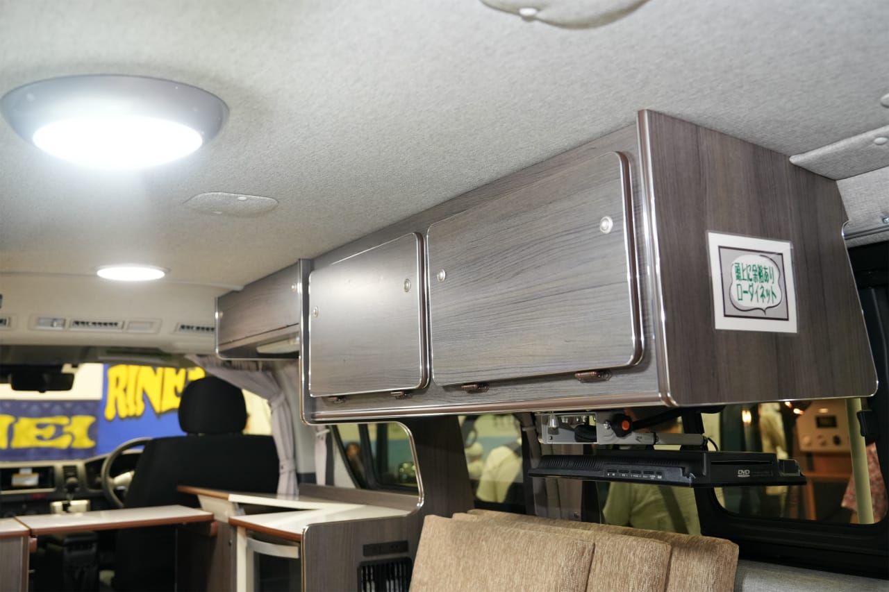 ｜旅キャンパーはやっぱり「ハイエース」。テレビ・冷蔵庫・電子レンジに広々キャビン「全部入り」仕様は、ふたり旅でも快適すぎる件