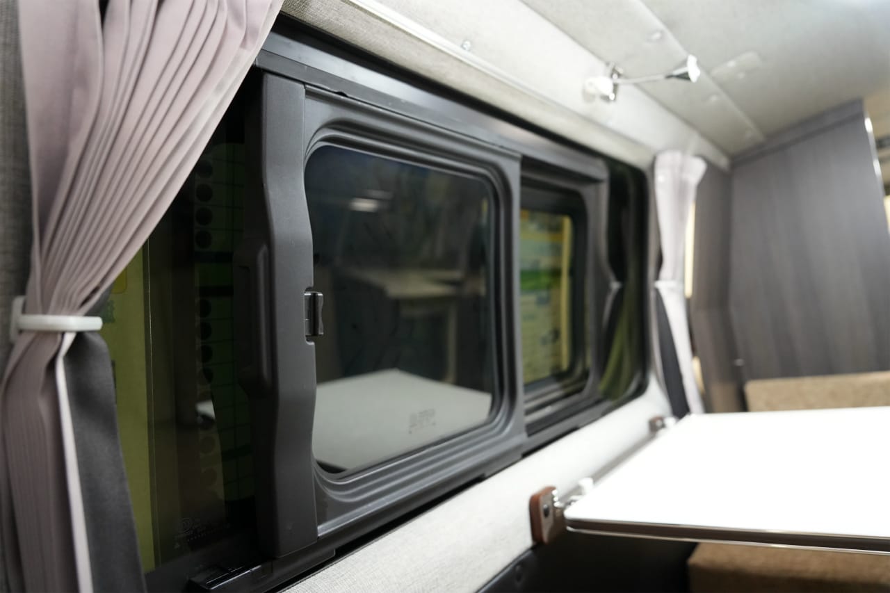 ｜旅キャンパーはやっぱり「ハイエース」。テレビ・冷蔵庫・電子レンジに広々キャビン「全部入り」仕様は、ふたり旅でも快適すぎる件