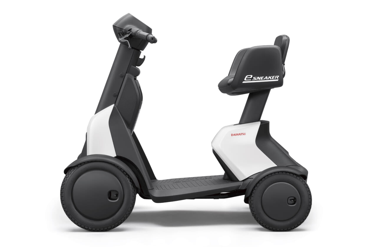 「ちょっと先」の外出をもっと楽しく。ダイハツが新歩行領域モビリティ「e-SNEAKER」を発売