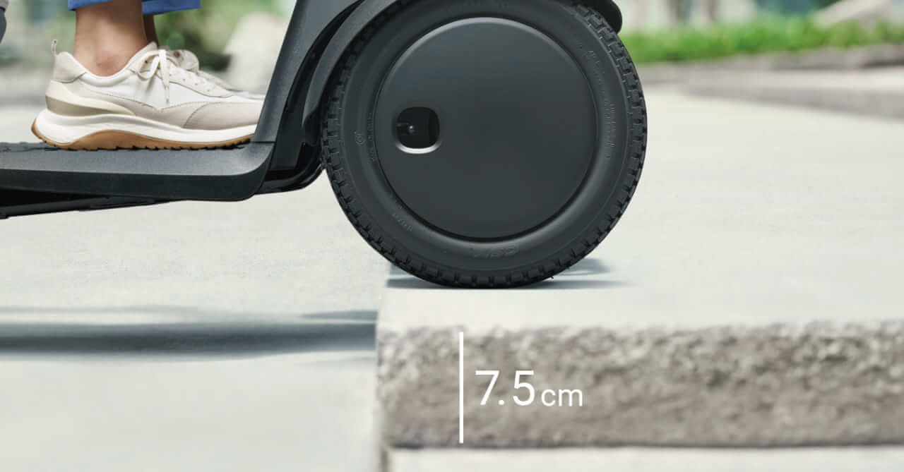 ｜「ちょっと先」の外出をもっと楽しく。ダイハツが新歩行領域モビリティ「e-SNEAKER」を発売