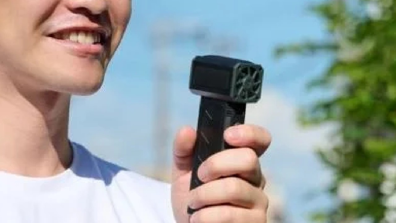 「ハンディファンだと思うでしょ？」実はハイパワー噴射で洗車後の水滴まで吹き飛ばせます！さらに掃除機にもなる2wayタイプも
