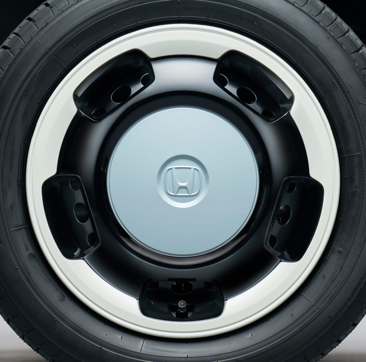 ｜ホンダ・N-WGNに、ブラック加飾をプラスした人気グレードを追加【一部改良で機能も強化】