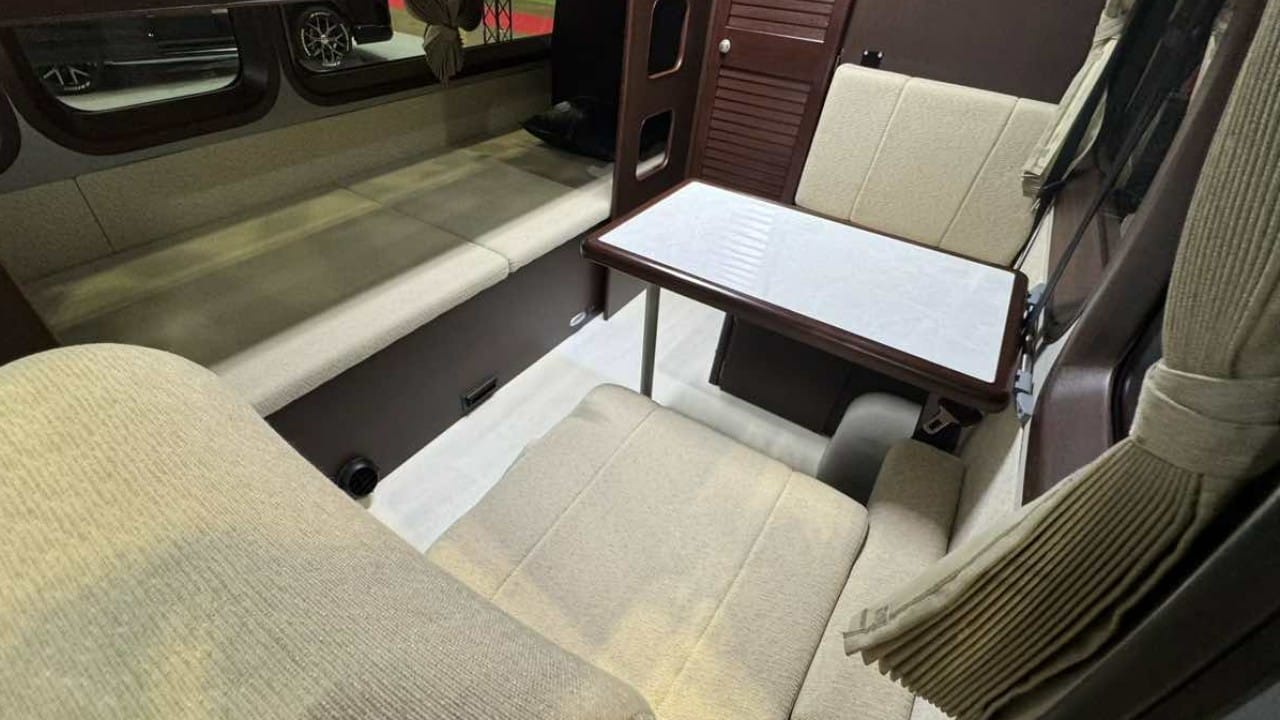 「車なのに“自宅以上”の快適さ」「旅先でホテルいらず」車中泊で困ること全部解決。まるで“走るワンルーム”みたいなキャンピングカー。
