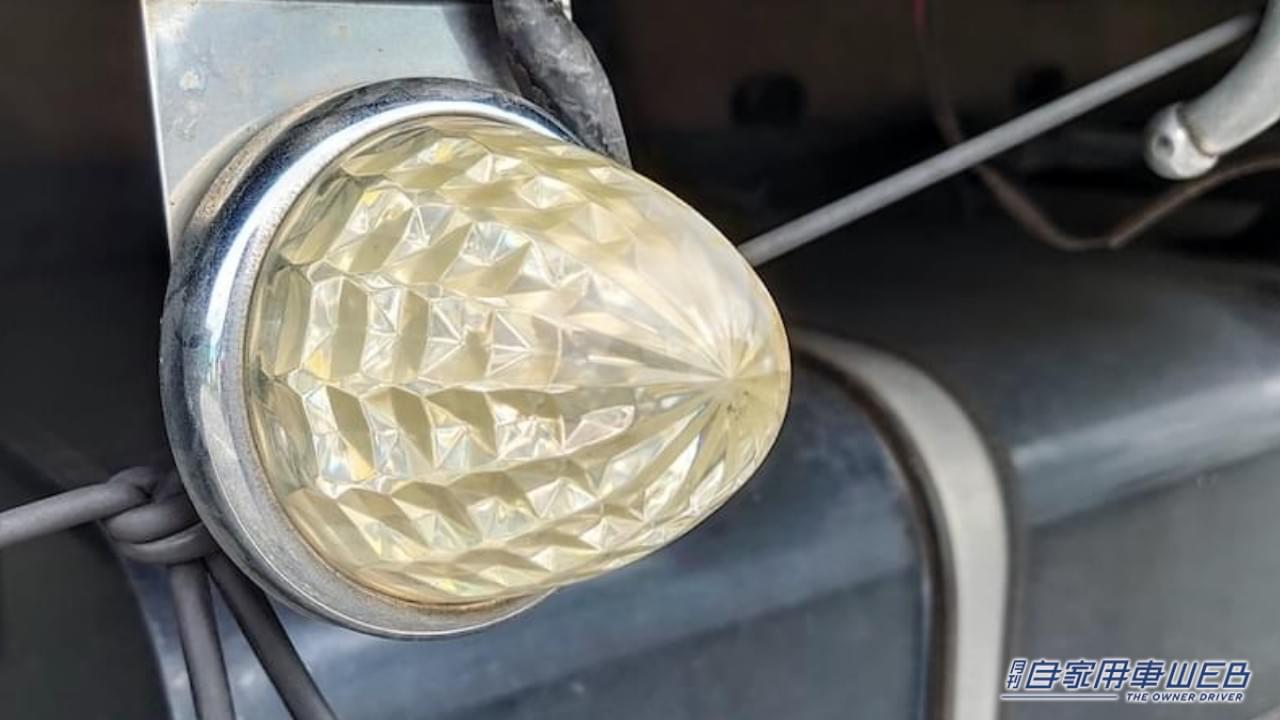 「えっ そんな意味が」「威嚇だと思ってた…」光れば良いってもんじゃない。実は厳しいルールで定められた必須装備。