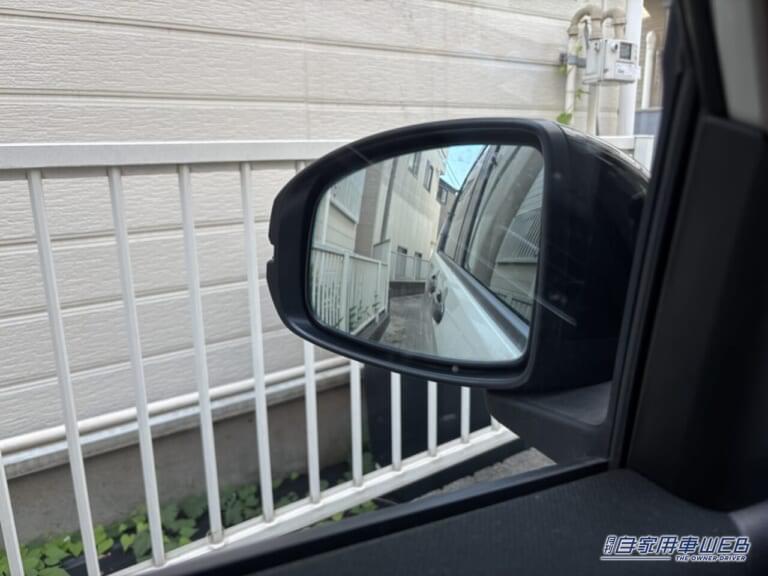 ホンダ フリードの助手席側のドアミラー。|「なにそれ」って言われるけど「マジで取り付けて良かった…」謎アイテムをゲットして、使ってみたら想像をはるかに超えて便利だった!
