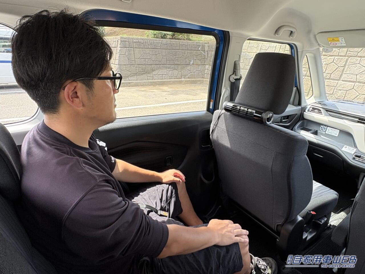 ヘッドレストスティックファン EE-112［星光産業］｜「デッドスペースにスッポリと」あらゆるクルマに取り付けOK！感想は「もっと早く知りたかった…」同乗者も大満足の、超便利なカーグッズを紹介！