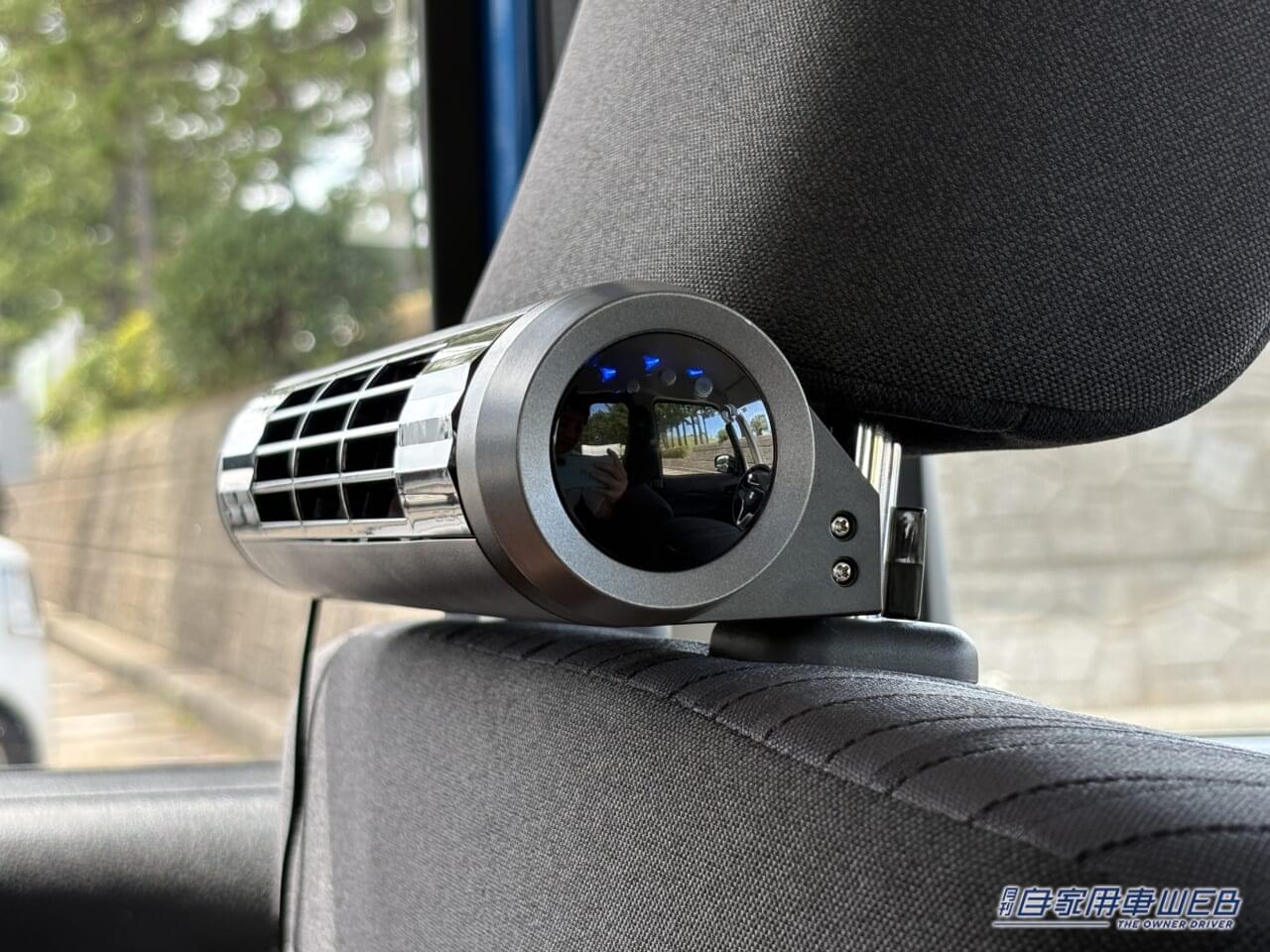 ヘッドレストスティックファン EE-112［星光産業］｜「デッドスペースにスッポリと」あらゆるクルマに取り付けOK！感想は「もっと早く知りたかった…」同乗者も大満足の、超便利なカーグッズを紹介！