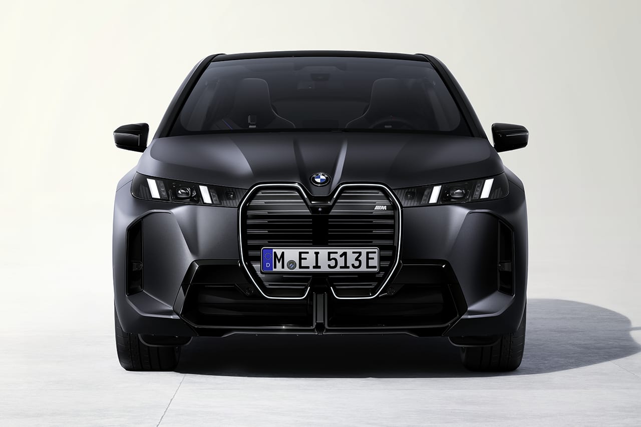 ｜BMWの電気自動車「iX」が一部改良でさらに進化【最長723kmの航続距離＆Mスポーツ・パッケージ追加】