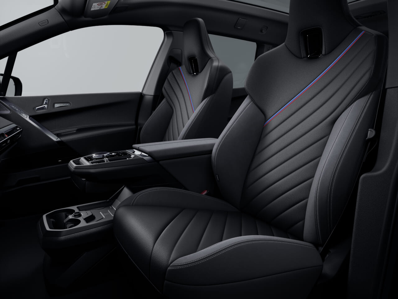 ｜BMWの電気自動車「iX」が一部改良でさらに進化【最長723kmの航続距離＆Mスポーツ・パッケージ追加】