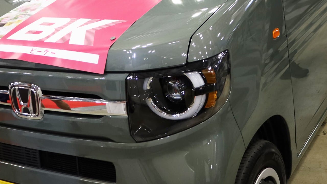 ズバリ「便利な軽」の名前がピッタリ。使い勝手は最高、4人乗れるし車中泊も可。電源使えてカスタマイズ性バツグンな軽キャンパー。