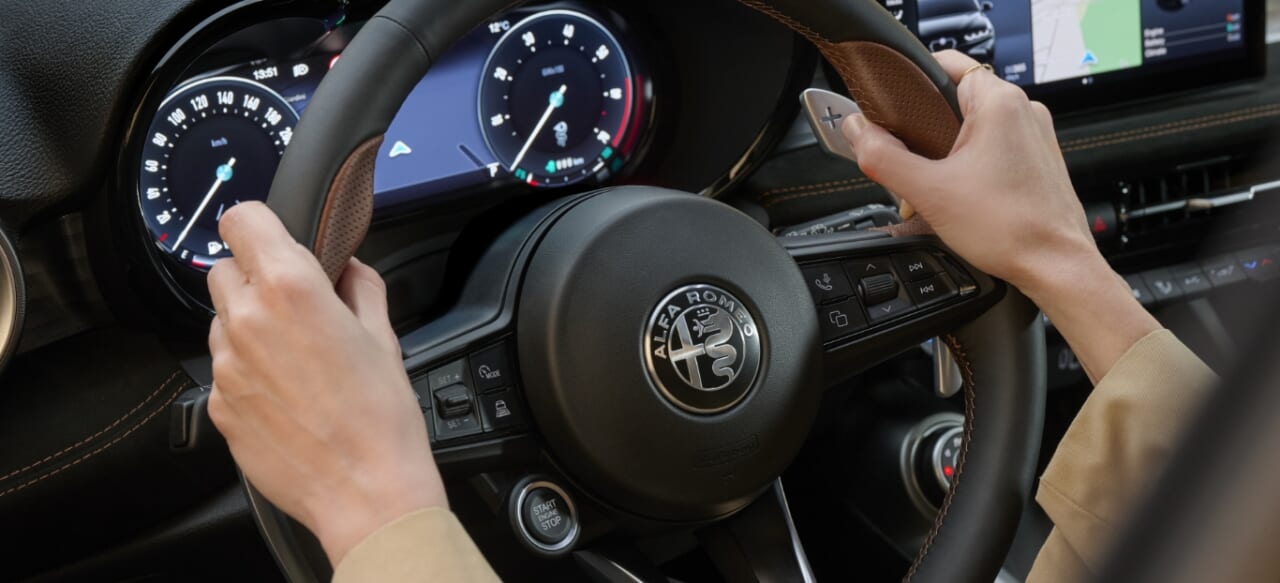 ｜細部にクラフトマンシップが息づく限定シリーズが日本上陸。【アルファロメオ トナーレ ハイブリッド インテンサ：価格は634万円】