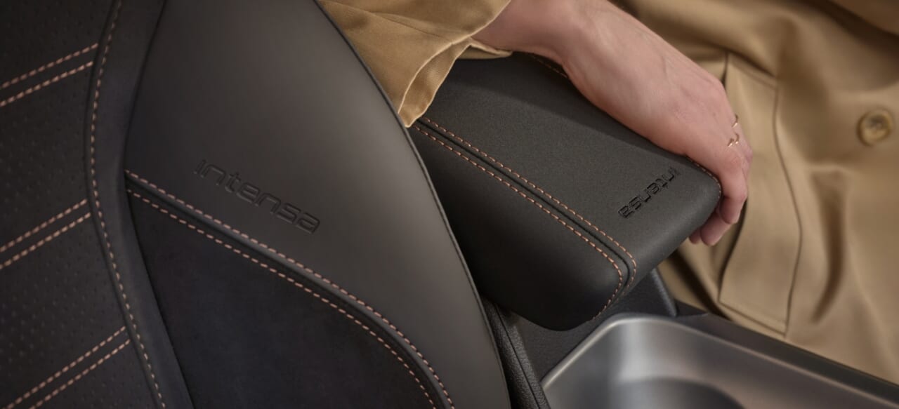 ｜細部にクラフトマンシップが息づく限定シリーズが日本上陸。【アルファロメオ トナーレ ハイブリッド インテンサ：価格は634万円】