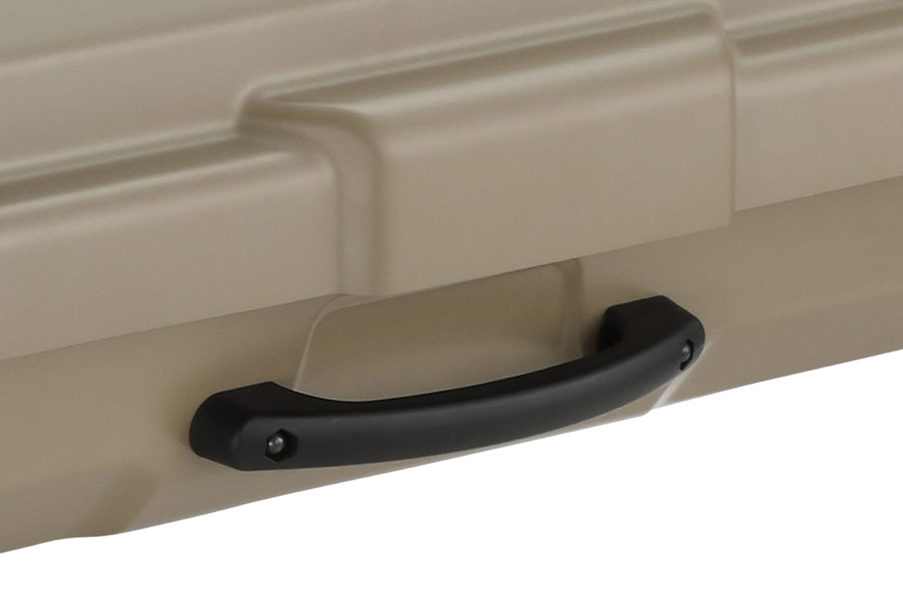 INNO ルーフギアケース720に搭載されたサイドハンドル。｜「コレよく見るけど、何が入ってるの？」屋根の上の平べったいボックスの正体。「ああ、そうやって使うんだ？めっちゃ便利やん！」