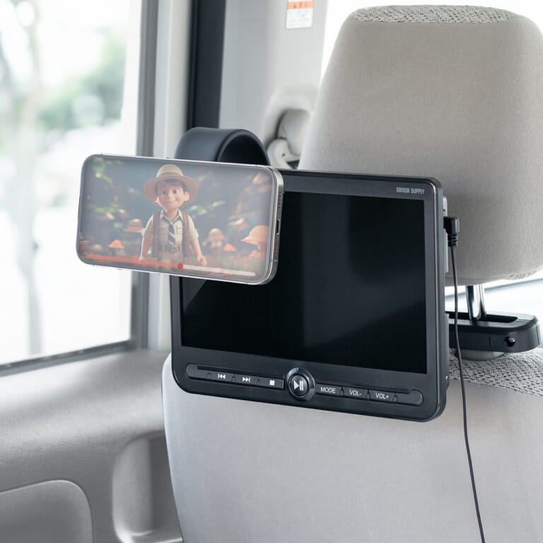 車載スマホホルダー「200-CAR121」（サンワサプライ）｜「ゴチャゴチャさせたくないんや…」シンプルデザインで車内スッキリ。片手でセット！なんと180°曲がるから自由度も高い！