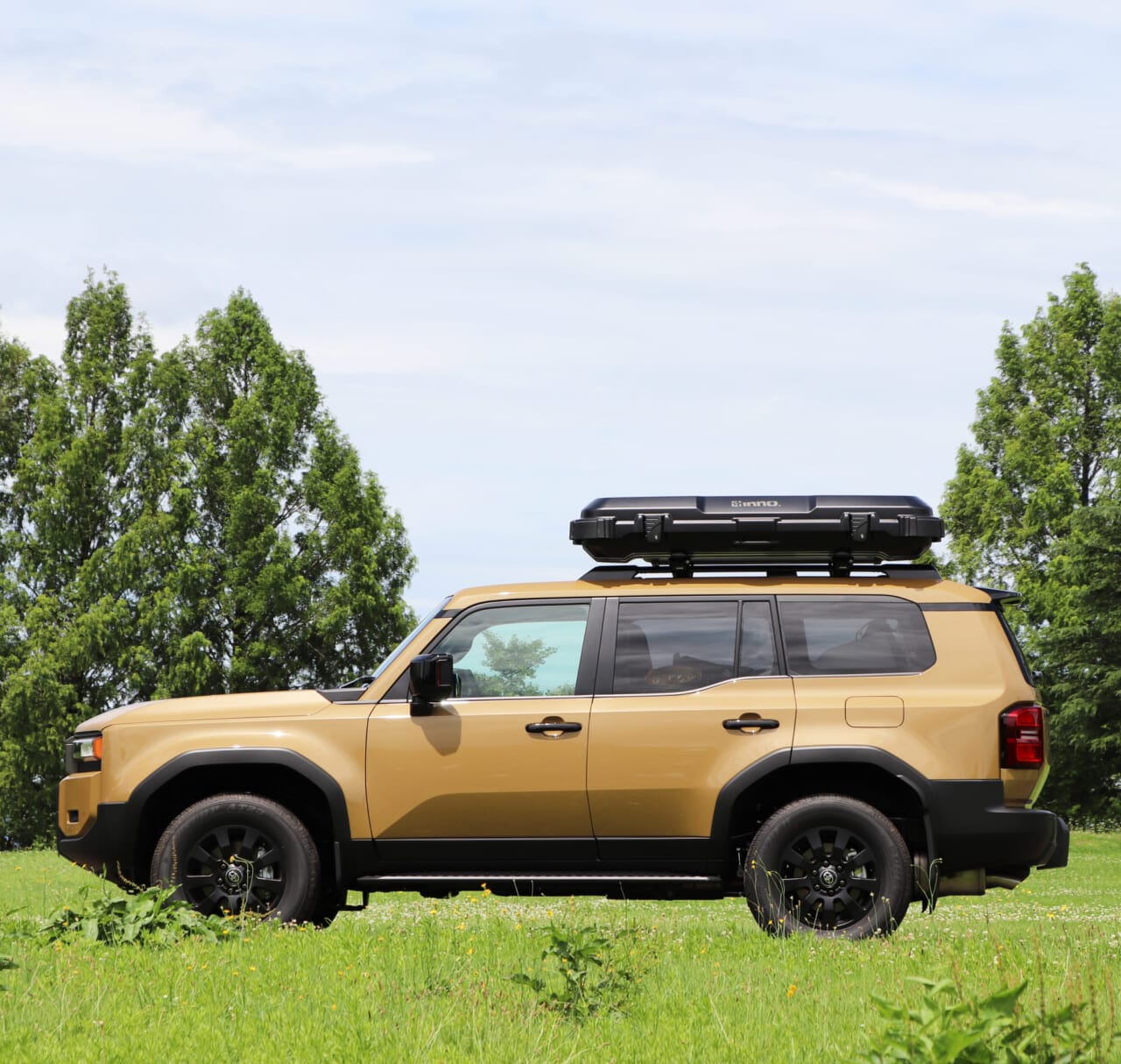 ｜「コレよく見るけど、何が入ってるの？」屋根の上の平べったいボックスの正体。「ああ、そうやって使うんだ？めっちゃ便利やん！」