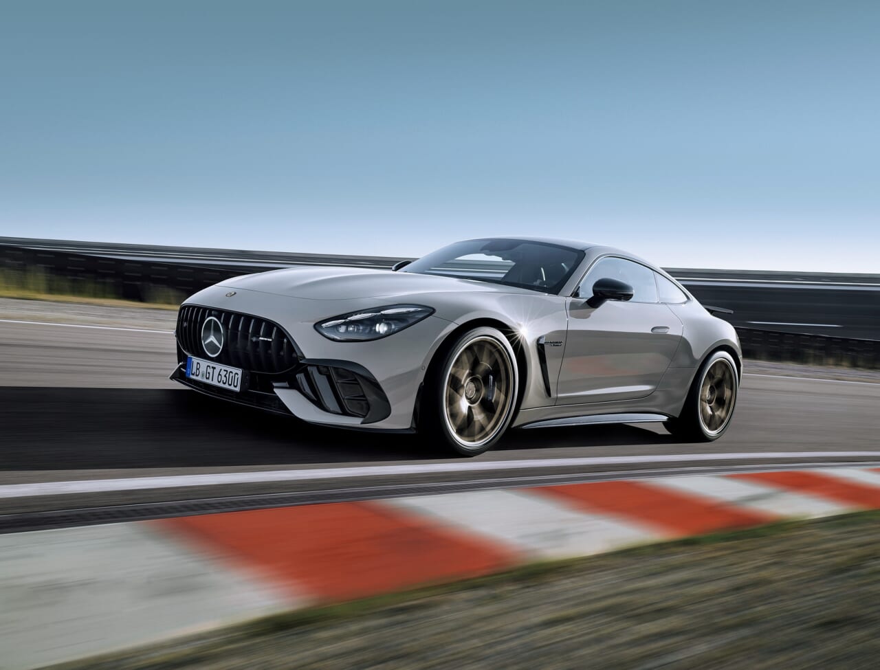 ｜最高速度は315km/h。凄すぎる怪物が国内デビュー決定。AMG GTクーペの新たなトップパフォーマンスモデル「Mercedes-AMG GT 63 PRO 4MATIC+ Coupé」その価格は3095万円。