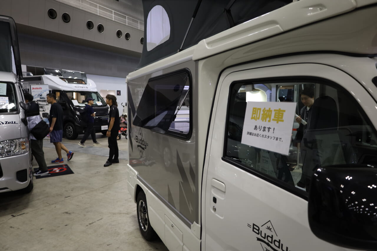 ｜「本当に660ccか？」「ちょっとコレは凄すぎる…」マジで快適すぎるぞ、車内が家みたい。圧倒的な存在感と満足の室内空間が素敵なキャンピングカー。