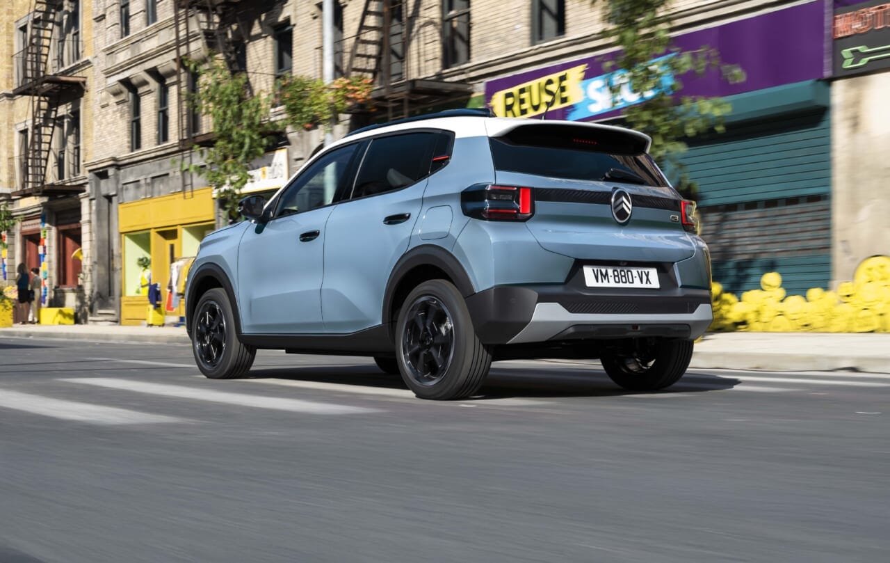 ｜ハイルーフ化＆極上シートで、より快適キャビンへ。新型シトロエンC3ハイブリッドが国内導入【価格は339万円〜】