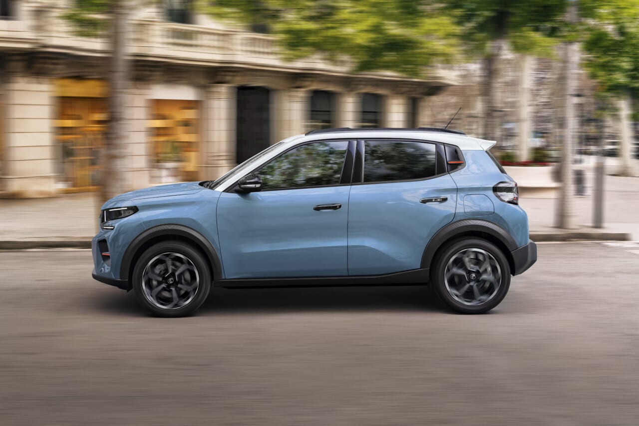 ｜ハイルーフ化＆極上シートで、より快適キャビンへ。新型シトロエンC3ハイブリッドが国内導入【価格は339万円〜】