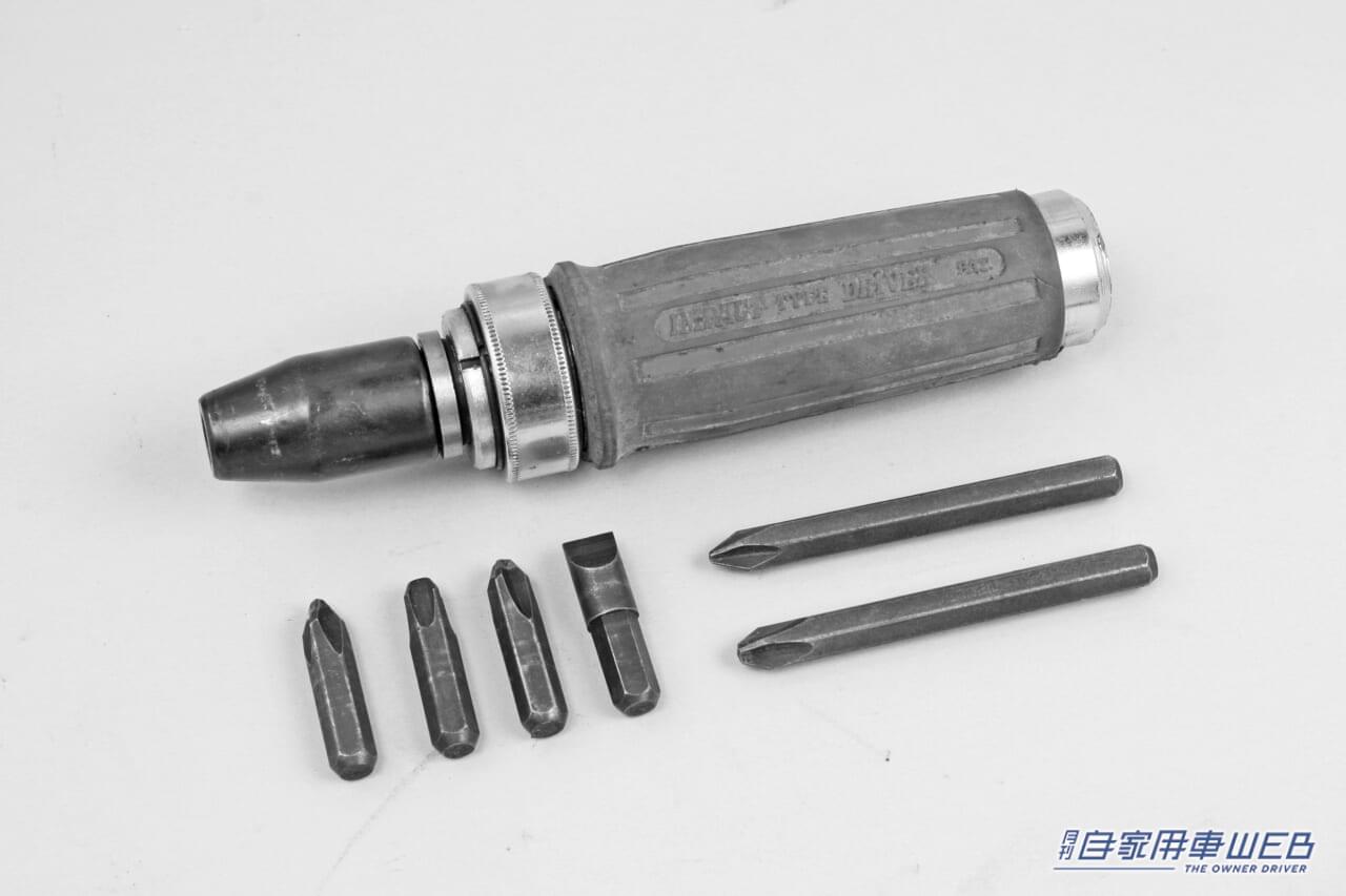 ショックドライバーのセット|「コレはすごい。考えた人、頭いいわ」固く締まったネジを外す超便利な裏ワザ。「えっそんな方法があるんだ?」もっと早く知りたかった…