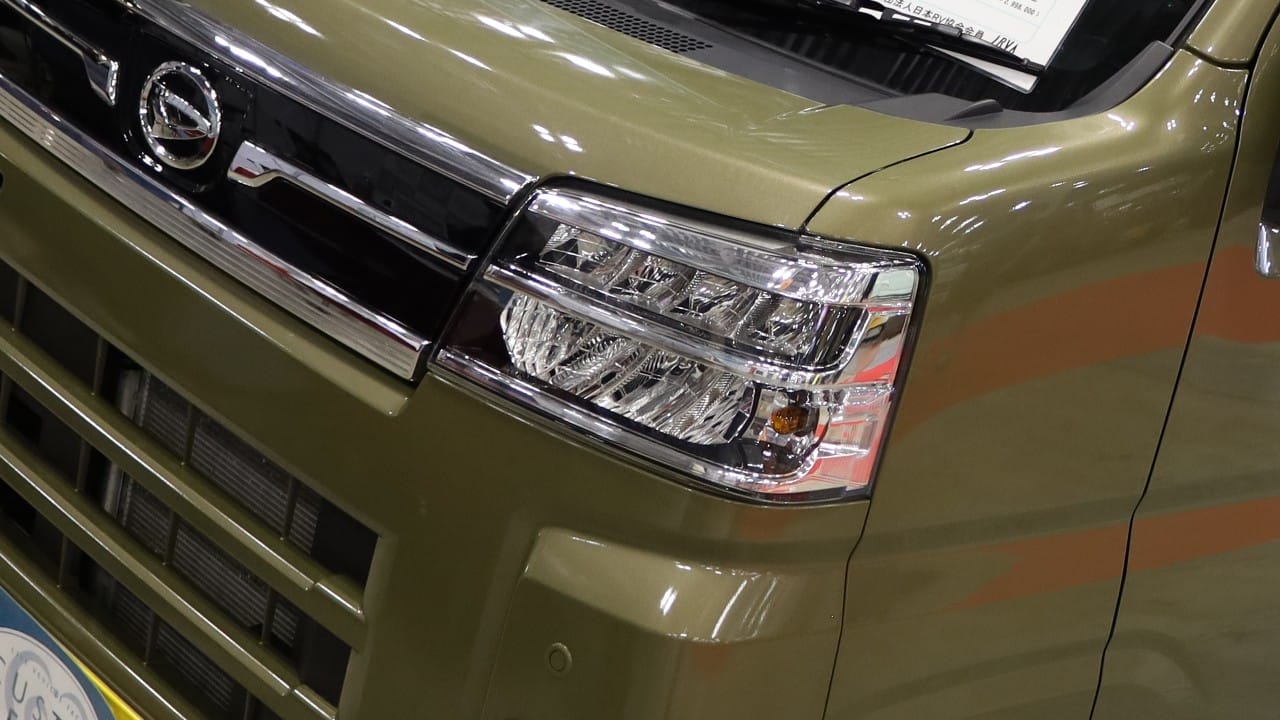 「えっ 軽自動車だよ?」「一体どんな仕掛けが…」4人が横になって寝られる、魔法の軽キャンパー。贅沢な就寝スペースが魅力的。