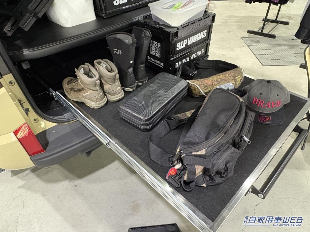 ｜「えっ…そこがスライドするの？」収納力がヤバい！ アイデア満載のプロの釣り師のカスタムカーを紹介！［三菱自動車 デリカD:5］