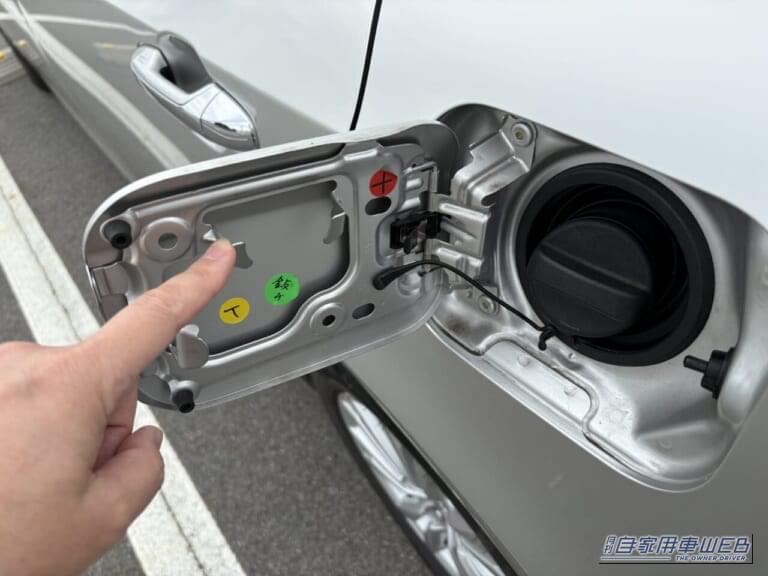 クルマの給油口。|「マジで損してたわ…」多くの人が気づいていないクルマの機能。すぐに試してみたくなる裏ワザを紹介。