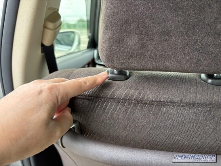 210系クラウンの、助手席側のヘッドレスト。|「コレ活用してる?」「えっ…使ってないの?」車のヘッドレストの便利な活用テクを紹介。