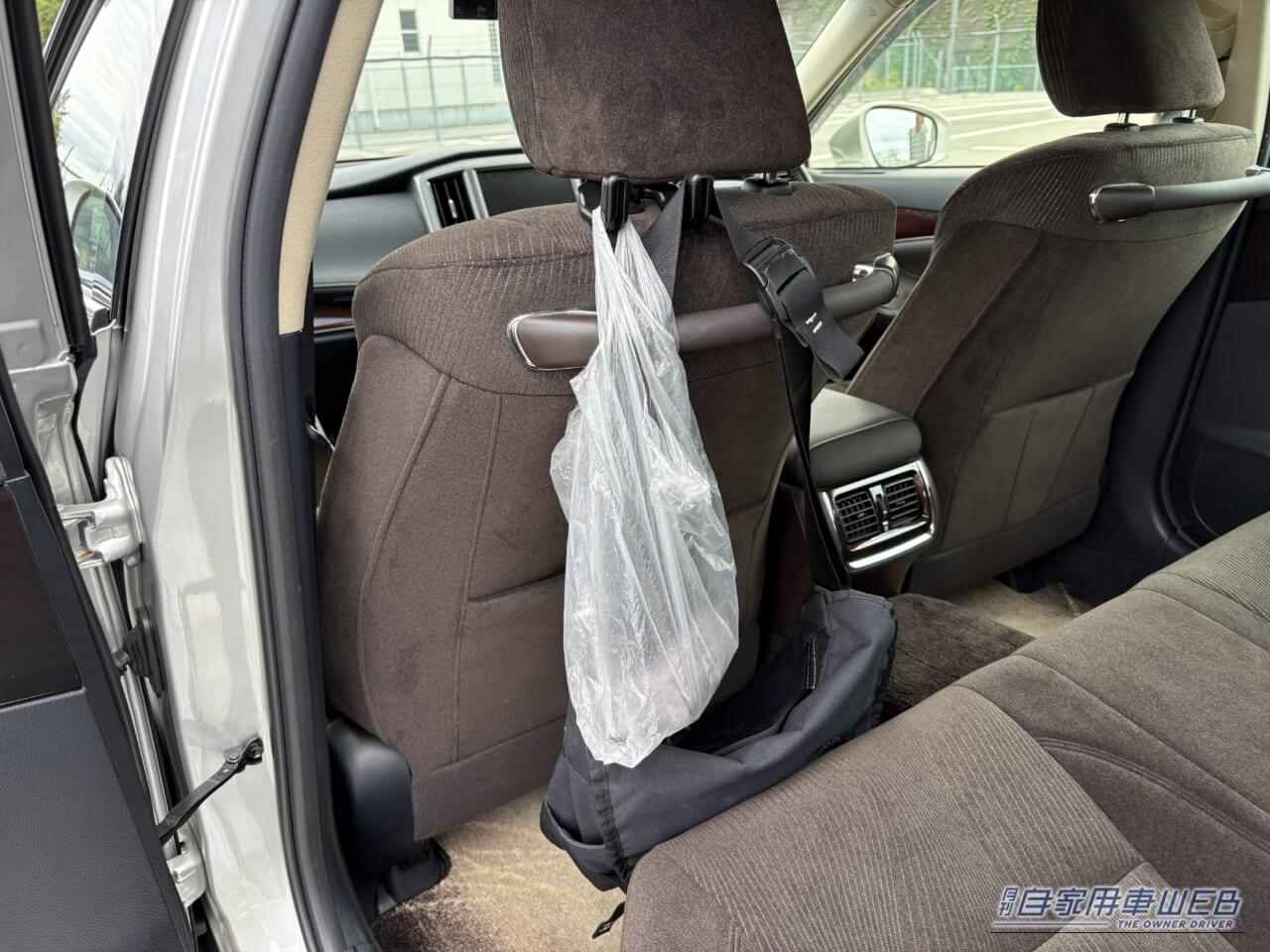 |「コレ活用してる?」「えっ…使ってないの?」車のヘッドレストの便利な活用テクを紹介。