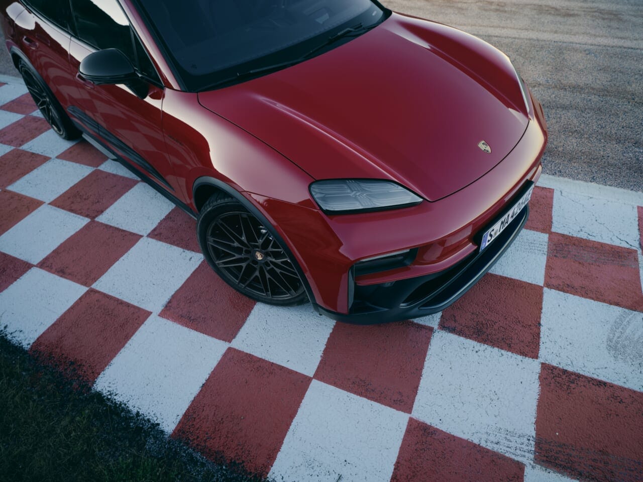 ｜571PSを発揮する伝統モデルが追加。「ポルシェ マカンGTS」予約受注を開始