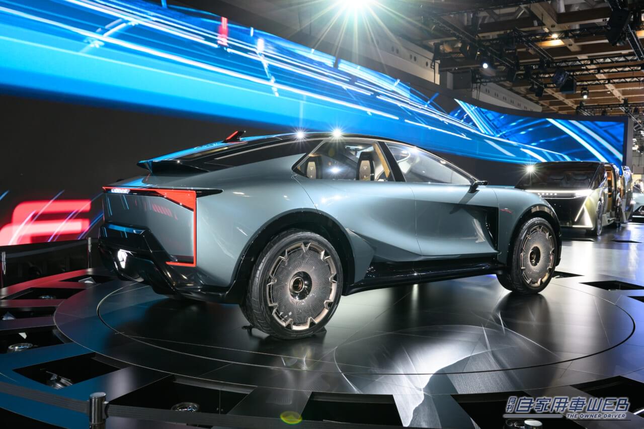 |レクサスが「LS」を再定義。「Luxury Space」へ大胆に進化 【6輪ミニバンを選んだ理由とは?】