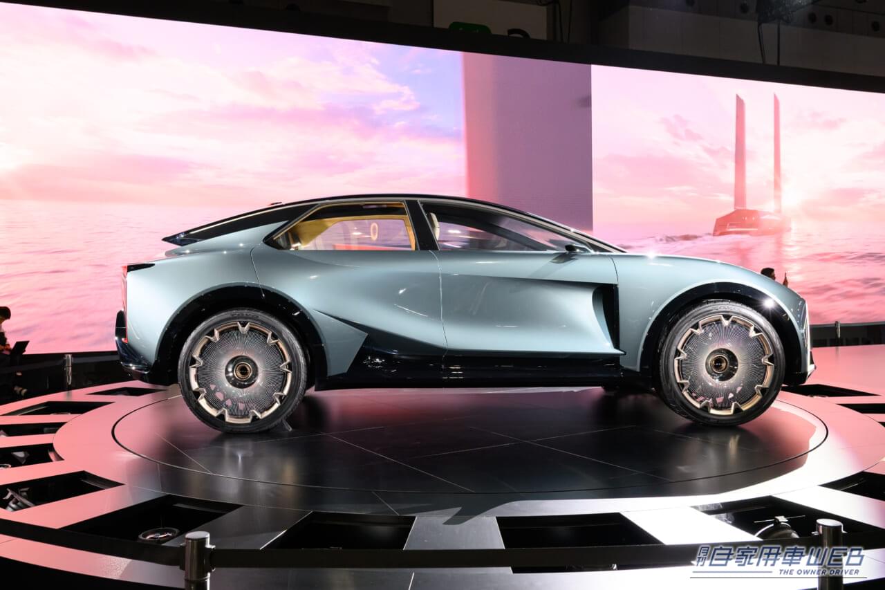 ｜レクサスが「LS」を再定義。「Luxury Space」へ大胆に進化 【6輪ミニバンを選んだ理由とは？】