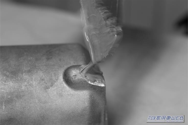 破断面に補修材を塗布する。|「あちゃ〜!やっちゃった…」こんなトラブルでも大丈夫。昔から利用されている対処法を紹介。「えっ?そんな方法があったんだ…」