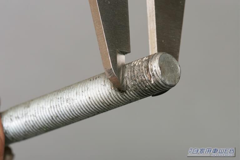 ノギス|「へぇ〜そうやって使うんだ…」デジタル化されてより高精度に。日常でも何かと便利なツール、ノギスの使い方を解説!