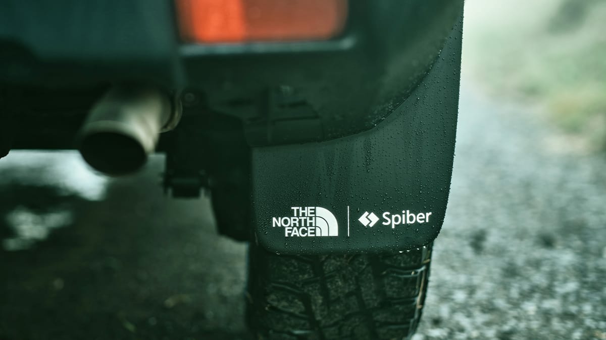 「えっ…待って、めっちゃカッコいい」ノースフェイスとコラボしたトヨタのランドクルーザープラドが登場! 超絶イケてるデザインと新色を公開