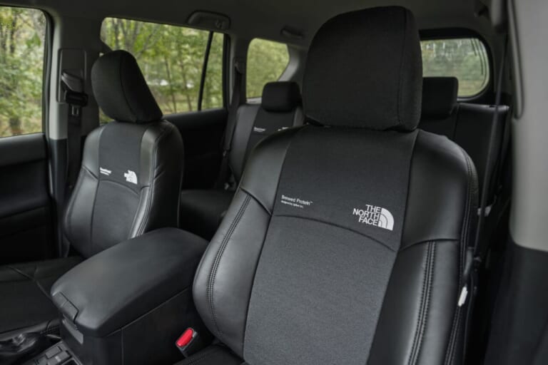 トヨタ ランドクルーザー プラド「ニュースケープ」［コーデバイ］ の車内、前席｜「えっ…待って、めっちゃカッコいい」ノースフェイスとコラボしたトヨタのランドクルーザープラドが登場！ 超絶イケてるデザインと新色を公開