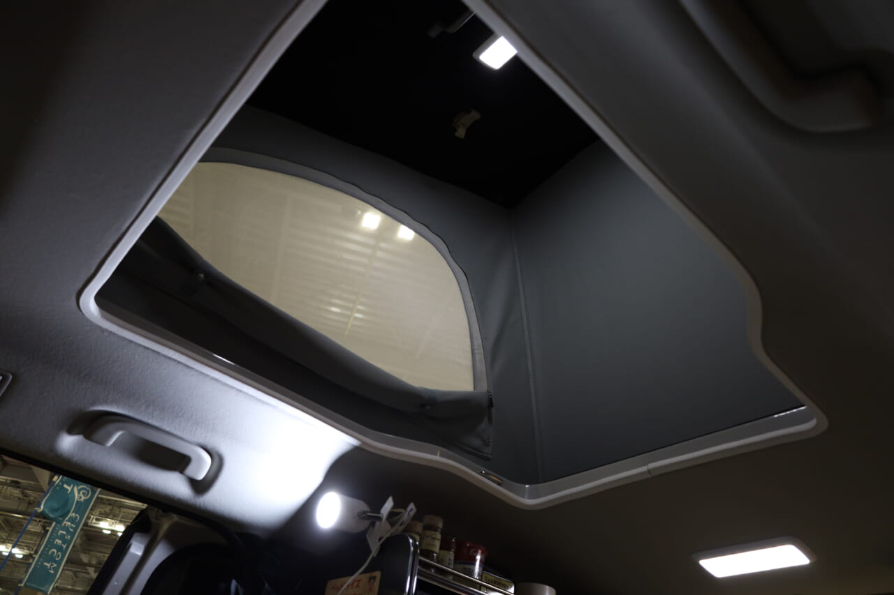 ｜トヨタの“超すごい”ミニバンが「もはや部屋」みたいな車内に。好きな人にブッ刺さる、充実装備の特別仕様車は「理想的」すぎてグッと来る。