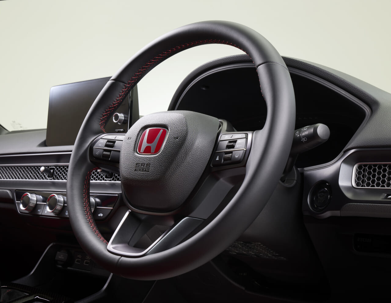|【現行シビックタイプR】しっとり手触りの本革ステアリングホイール、純正オプションとして登場