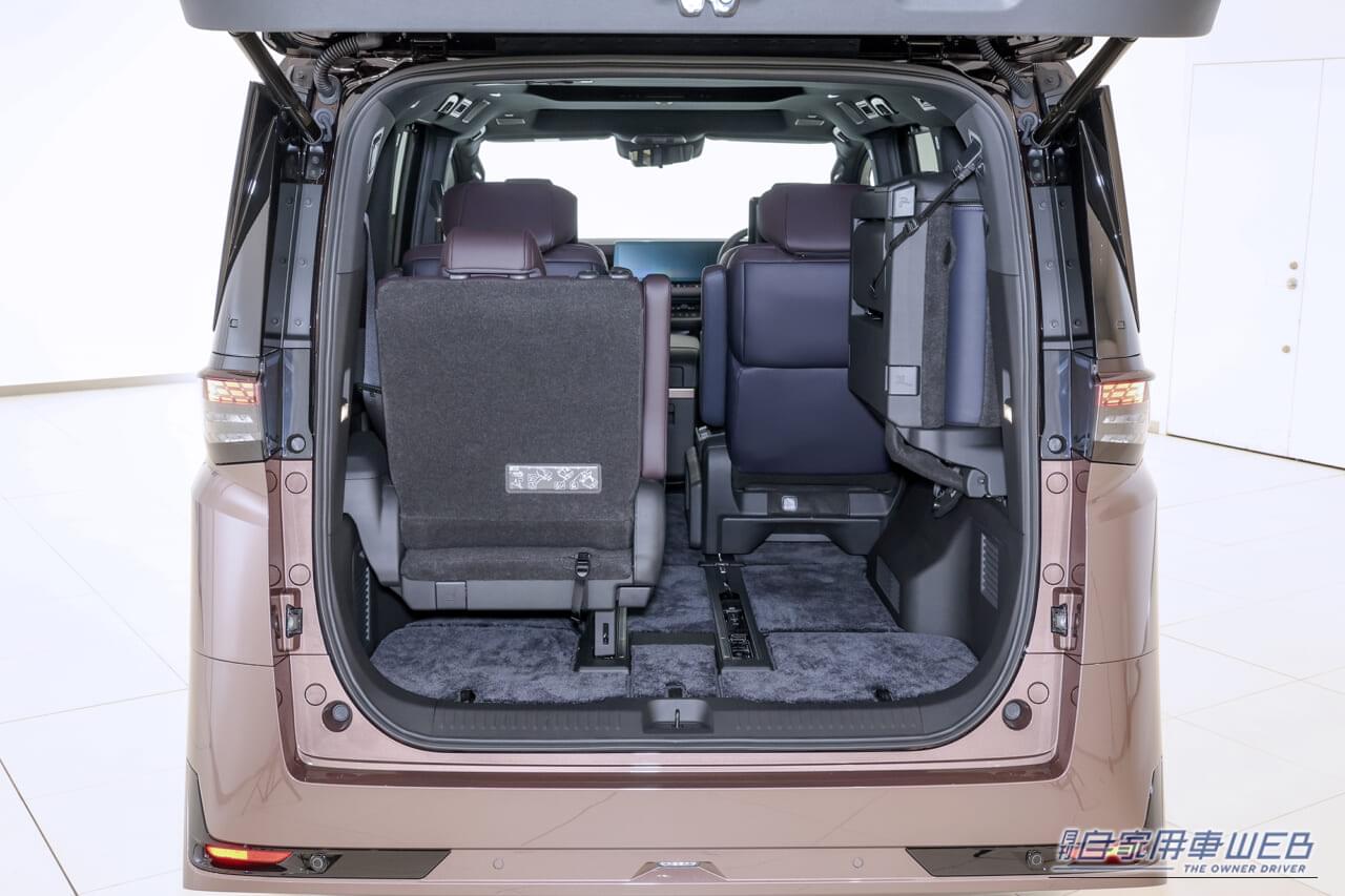 |16年ぶりの全面刷新。「走り」が期待できそうな新型エルグランドは、「ライバル」に勝てるのか?