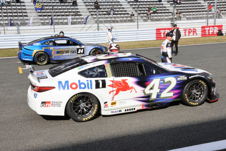 アメリカの人気レースシリーズNASCARのデモラン|最終戦「S耐ファイナル」の来場者が昨年比で25%増!ますます盛り上がるスーパー耐久!